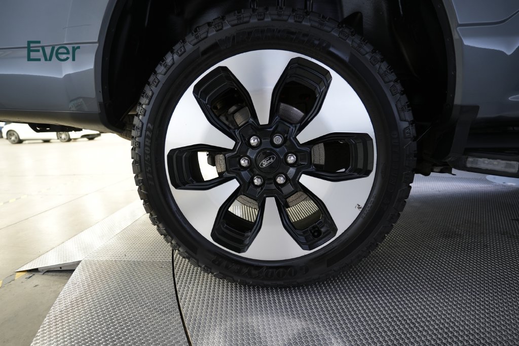 Used 2022 Ford F150 Lightning Platinum AWD/4WD image 10