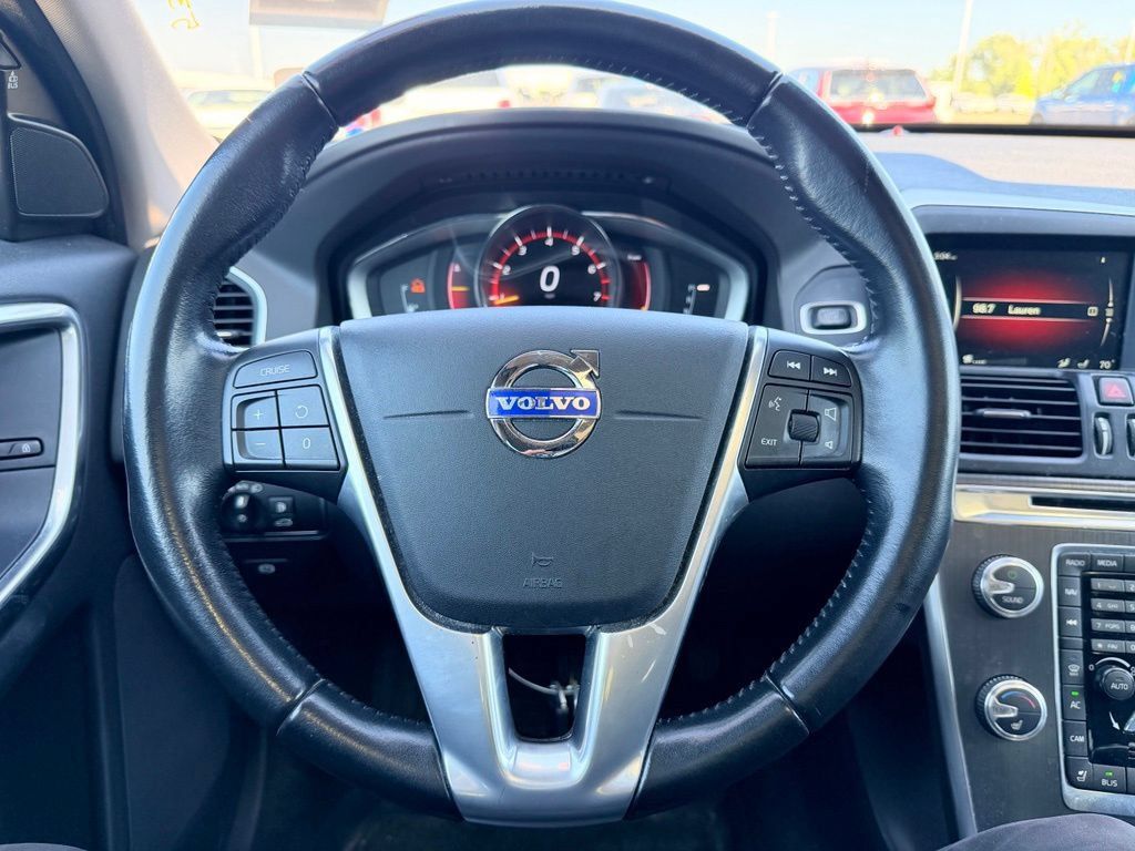Used 2016 Volvo XC60 T5 Premier w/ Proximity Package AWD/4WD image 14