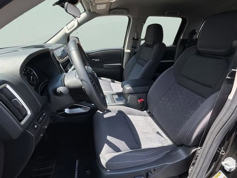 Used 2025 Nissan Frontier SV w/ SV Convenience Package RWD image 12
