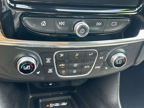 Certified 2023 Chevrolet Traverse LT FWD image 32