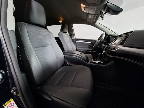 Used 2018 Toyota Highlander LE image 26