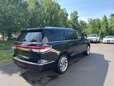 Used 2022 Lincoln Navigator L Reserve AWD/4WD image 5