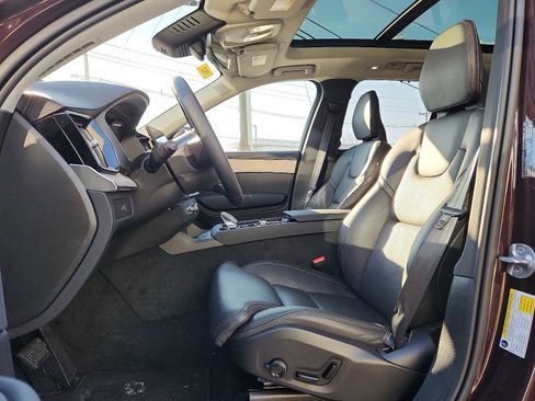Used 2025 Volvo XC90 B6 Ultra w/ Protection Package Premier image 13