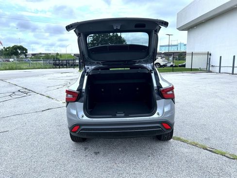 New 2025 Chevrolet Trax RS w/ Sunroof Package image 21