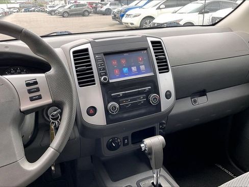 Used 2019 Nissan Frontier SV image 9