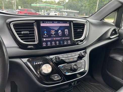 Used 2020 Chrysler Pacifica Touring-L w/ Advanced Safetytec Group FWD image 24