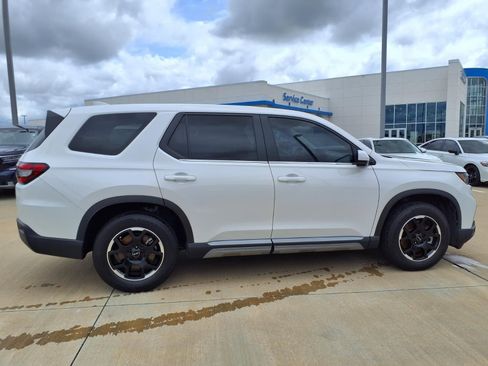 Used 2025 Honda Pilot EX-L image 8