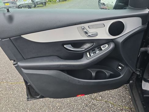 Used 2019 Mercedes-Benz GLC 300 4MATIC image 25