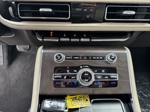 Used 2023 Lincoln Aviator Reserve w/ Equipment Group 201A image 38