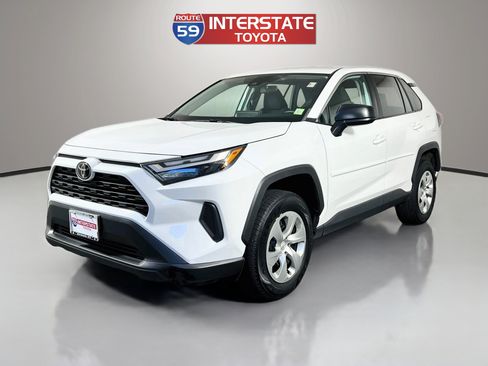 Used 2023 Toyota RAV4 LE AWD/4WD image 3