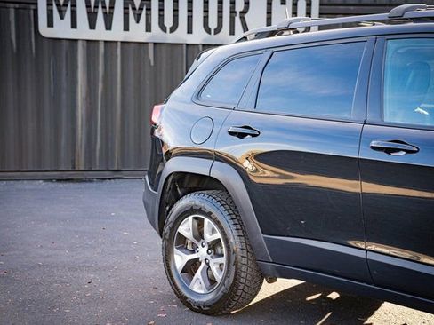 Used 2018 Jeep Cherokee Trailhawk w/ Cold Weather Group image 6