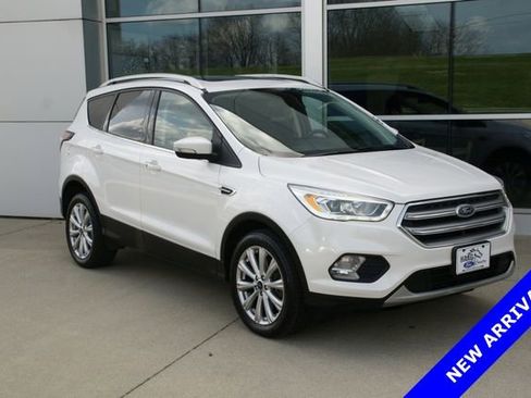 Used 2017 Ford Escape Titanium image 2