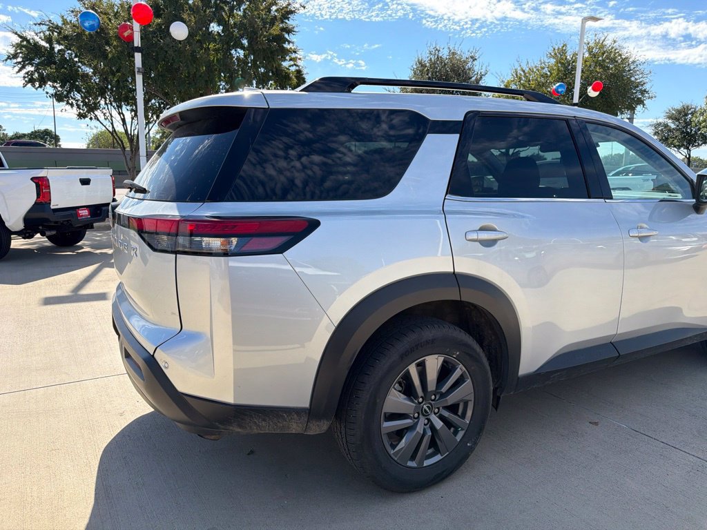 Used 2025 Nissan Pathfinder SV FWD image 7