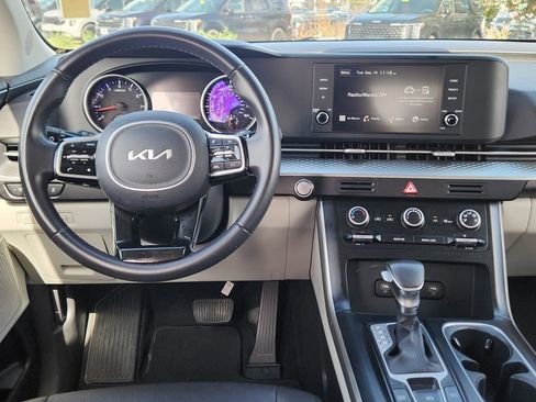 Certified 2023 Kia Carnival LX image 14