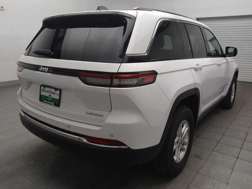Used 2024 Jeep Grand Cherokee Laredo RWD image 9