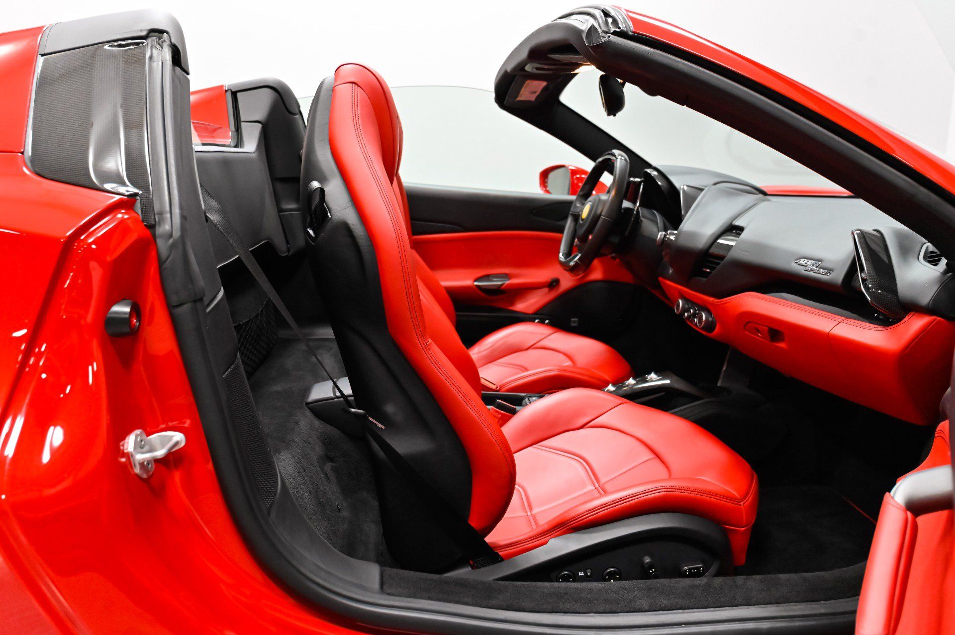 Used 2018 Ferrari 488 Spider RWD image 32