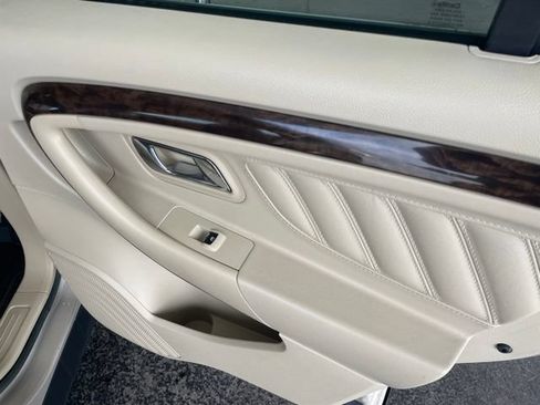 Used 2018 Ford Taurus Limited w/ Driver Assist Package FWD image 48