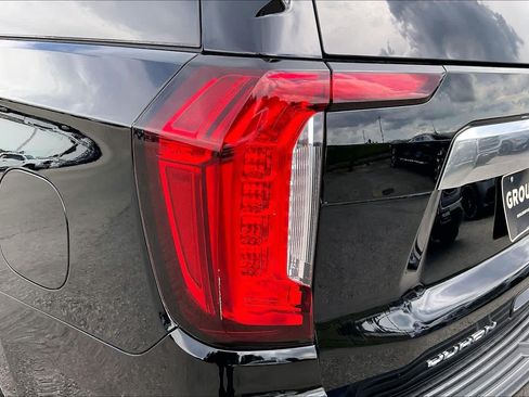 Used 2021 GMC Yukon XL Denali w/ Denali Premium Package AWD/4WD image 29