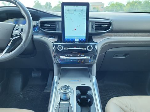 Used 2022 Ford Explorer Platinum w/ Equipment Group 601A image 24