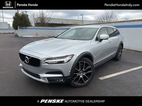 Used 2018 Volvo V90 T6 Cross Country w/ Convenience Package image 1