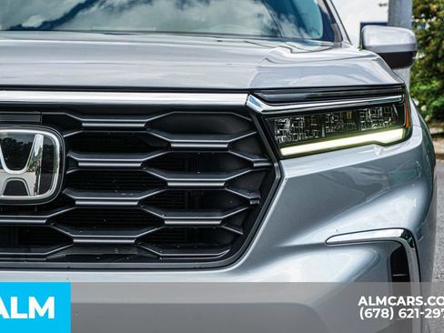 Used 2025 Honda Pilot EX-L image 12