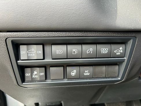 Used 2024 Toyota Tundra Platinum AWD/4WD image 19
