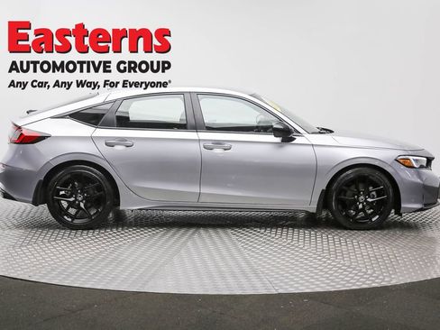 Used 2025 Honda Civic Sport image 4