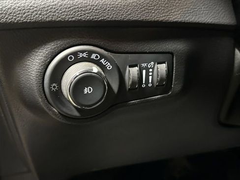 Used 2021 Jeep Compass Limited w/ Sun and Sound Group AWD/4WD image 18