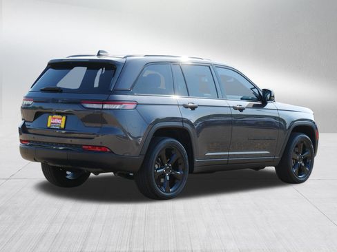 Used 2023 Jeep Grand Cherokee Altitude AWD/4WD image 7
