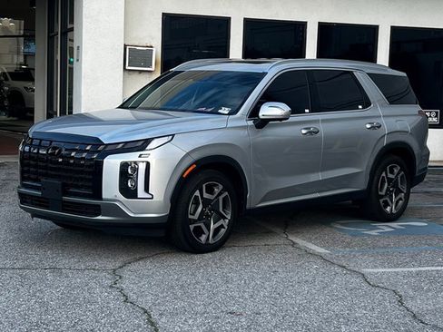 Used 2024 Hyundai Palisade Limited image 3