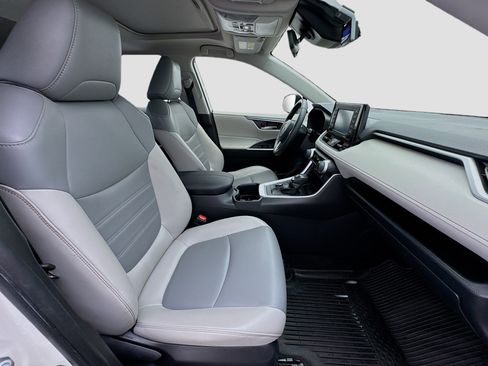 Used 2022 Toyota RAV4 XLE Premium image 20