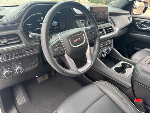 Used 2024 GMC Yukon SLT w/ SLT Premium Package image 19