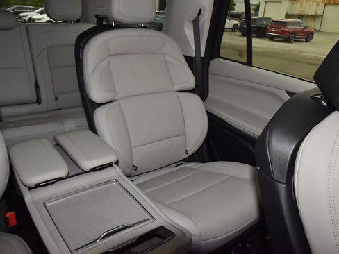 New 2026 Lincoln Navigator Reserve AWD/4WD image 23