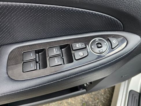 Used 2013 Hyundai Genesis 3.8 w/ Premium Pkg image 32