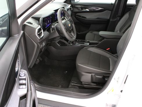 Used 2025 Chevrolet TrailBlazer LT w/ Driver Confidence Package FWD image 14