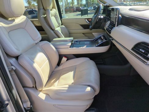 Used 2021 Lincoln Navigator L Reserve w/ Luxury Package image 30