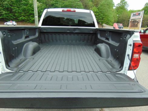Used 2019 Chevrolet Silverado 1500 LT AWD/4WD image 12