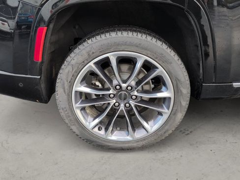 Used 2025 Jeep Wagoneer Series III w/ Premium Group I image 11