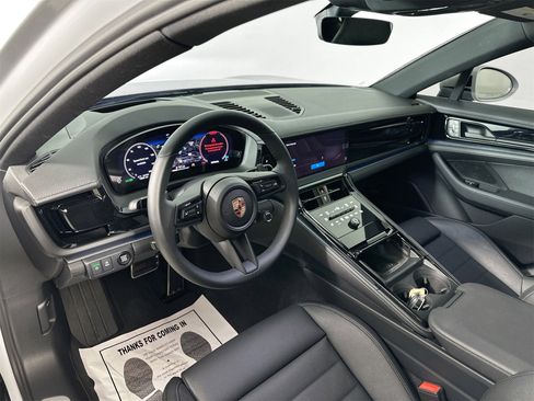 Certified 2025 Porsche Panamera image 4