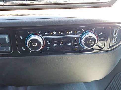 Used 2025 GMC Sierra 1500 SLE w/ Preferred Package AWD/4WD image 23