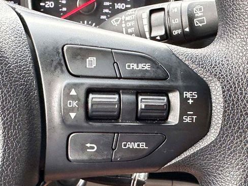 Used 2020 Kia Sedona LX FWD image 26