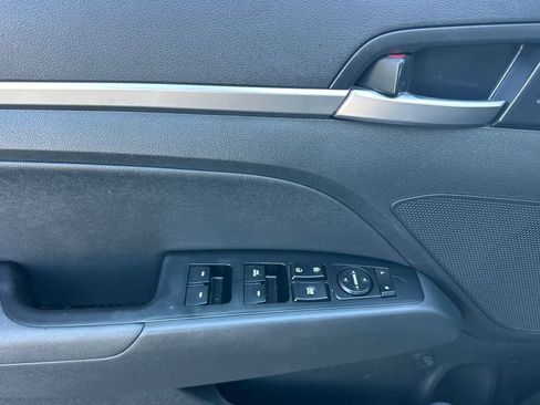 Used 2019 Hyundai Elantra Limited w/ Cargo Package image 8