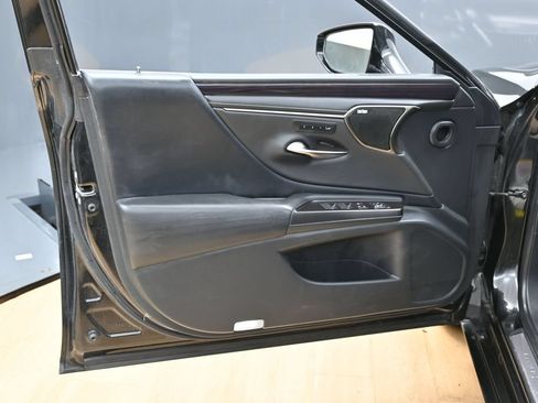 Used 2019 Lexus ES 350 Ultra Luxury w/ Accessory Package 2 FWD image 43