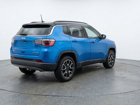 Used 2025 Jeep Compass Trailhawk AWD/4WD image 9