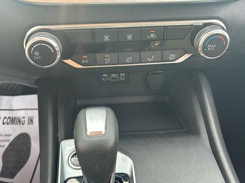 Used 2025 Nissan Altima 2.5 SV FWD image 18