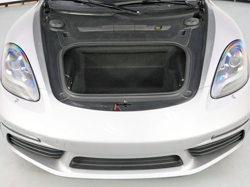 Used 2018 Porsche 718 Cayman S w/ Sport Chrono Package image 8