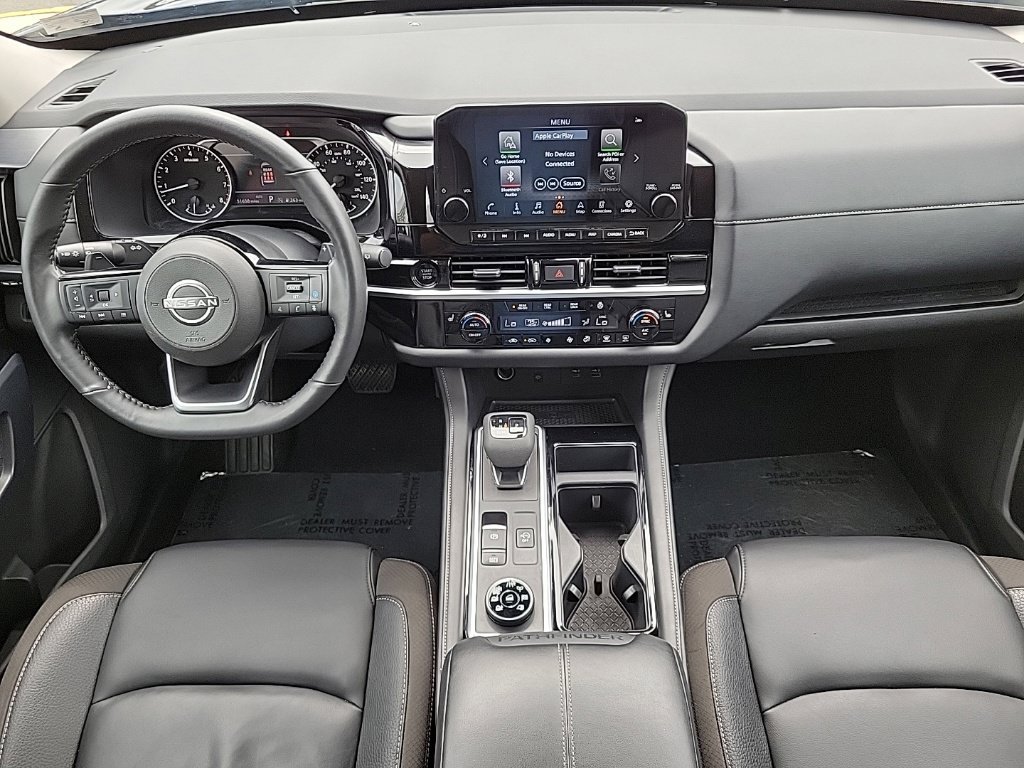 Used 2025 Nissan Pathfinder SL AWD/4WD image 32
