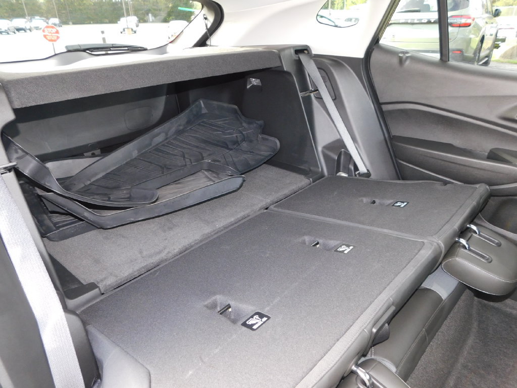 Used 2025 Chevrolet Trax LT FWD image 24