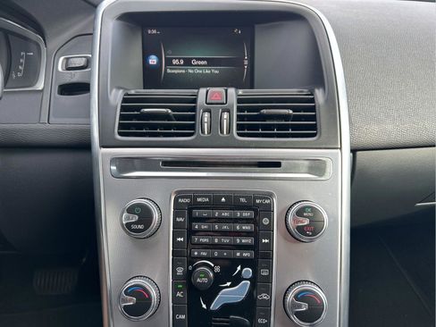 Used 2017 Volvo XC60 T5 Dynamic w/ Preferred Option Package image 18