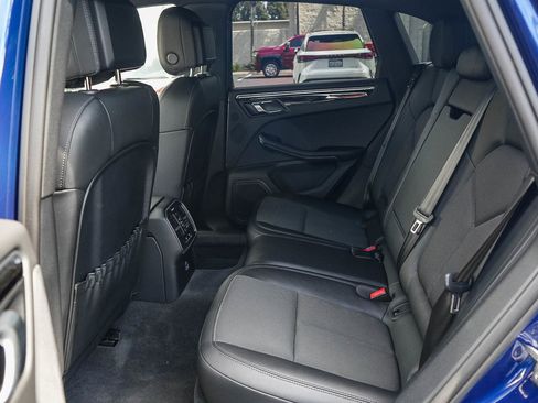 Used 2023 Porsche Macan image 17